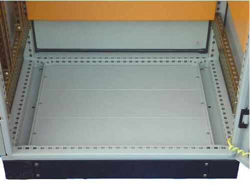 Closable 3-sectioned bottom panel